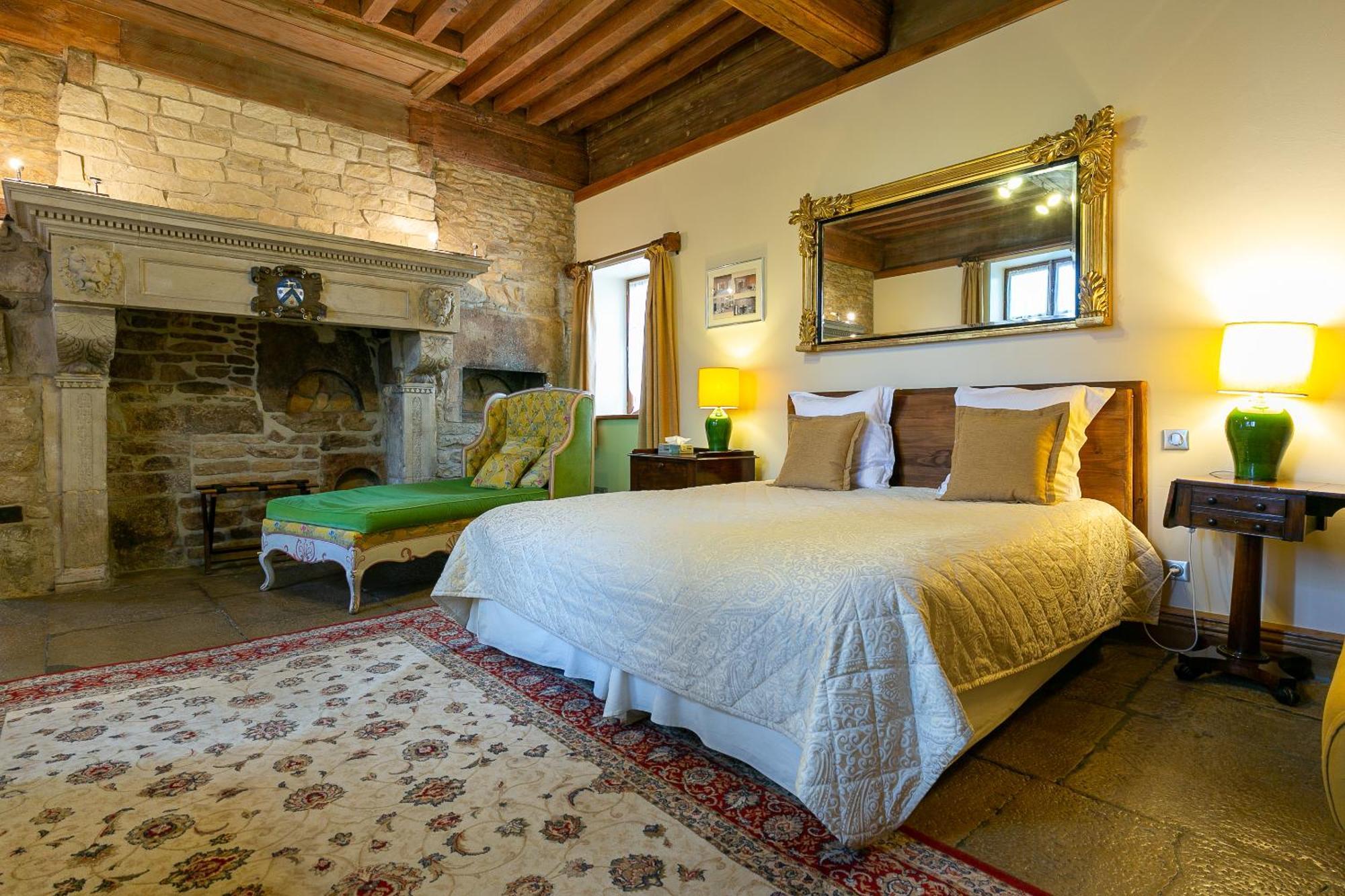 Les Deux Chevres Hotel