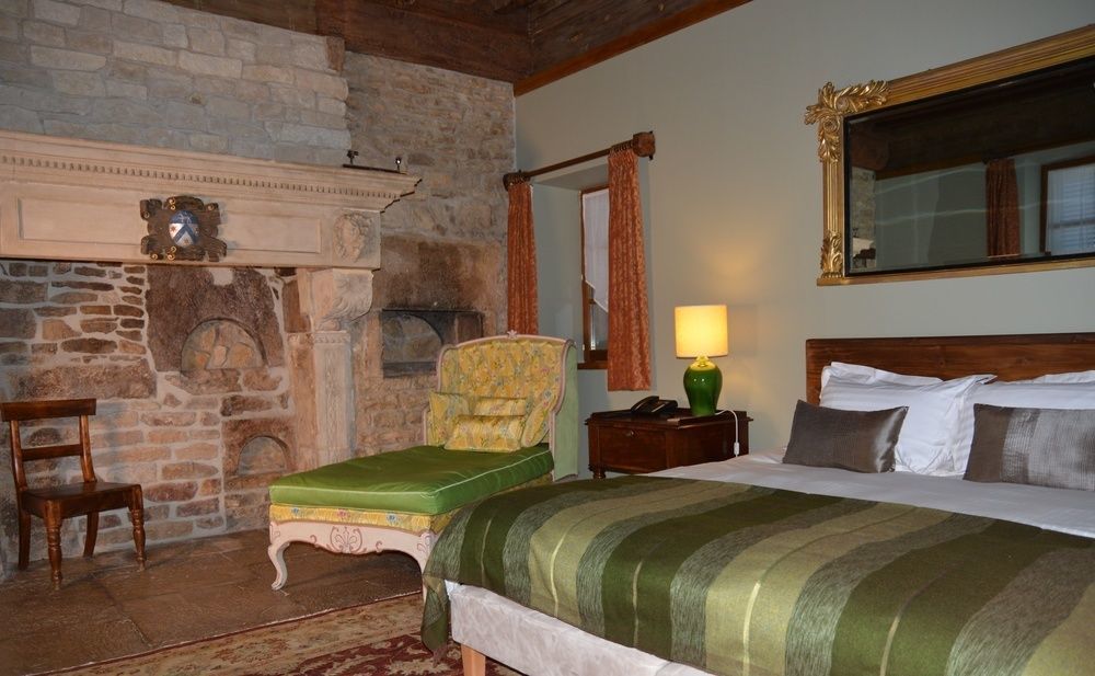 Les Deux Chevres Hotel