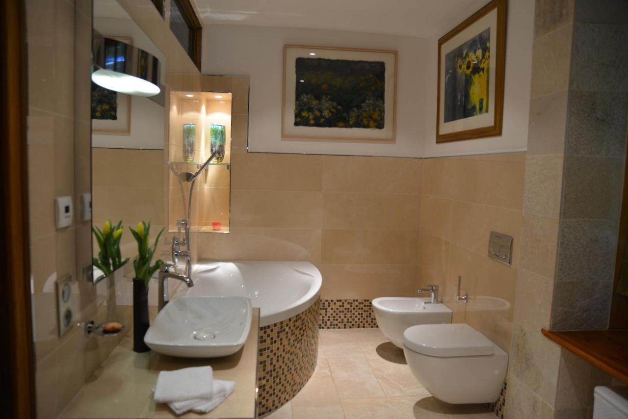 Hotel Les Deux Chevres 5*